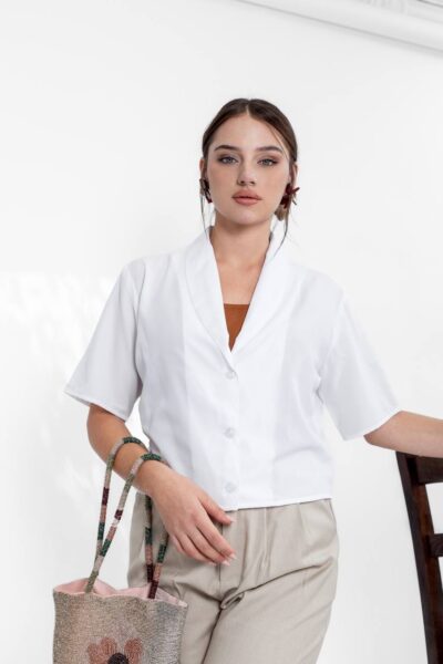 חולצת Vintage Charm לבנה